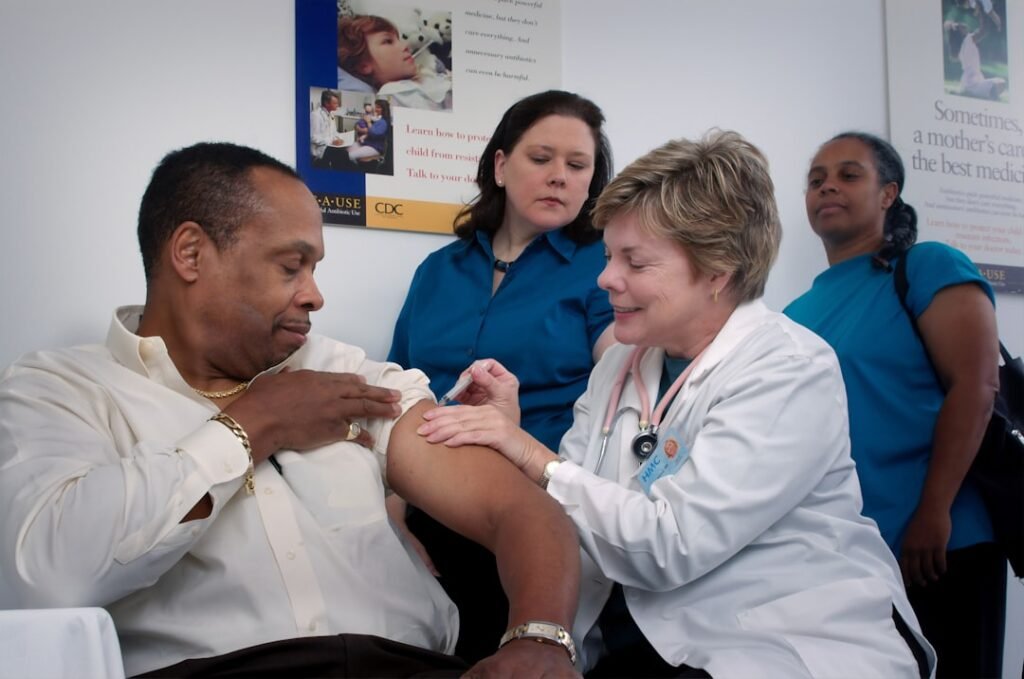 Photo Acupuncturist treating patient